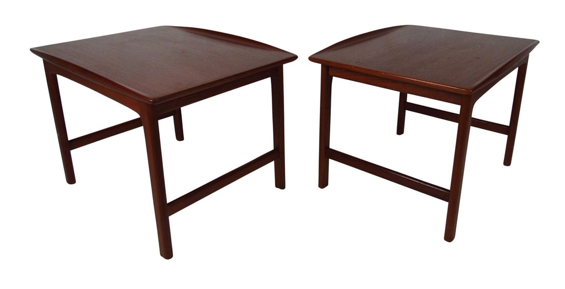 Pair of Midcentury Sculpted DUX Teak End Tables: Two vintage-modern end tables made in Sweden, features sculpted legs, beveled top and attractive teak wood grain throughout. A wonderful design by Dux that makes the perfect addition to any home,