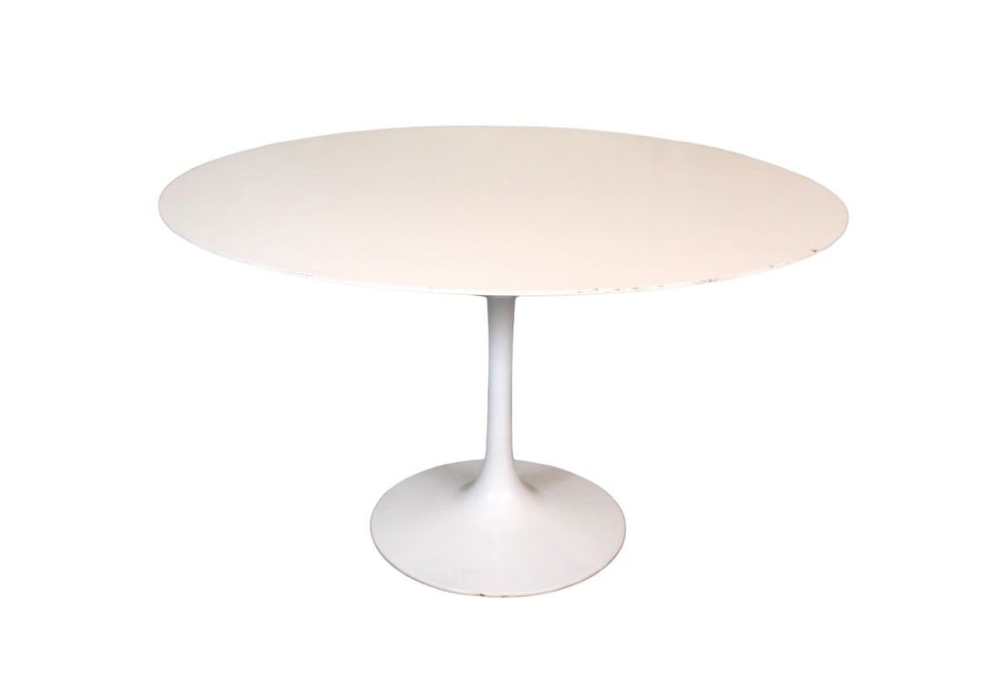 Vintage Saarinen Style White Tulip Table: An iconic Mid-Century Modern white tulip dining table, inspired by the revolutionary designs of Eero Saarinen. Featuring a sleek, pedestal base that eliminates visual clutter and leg interference,