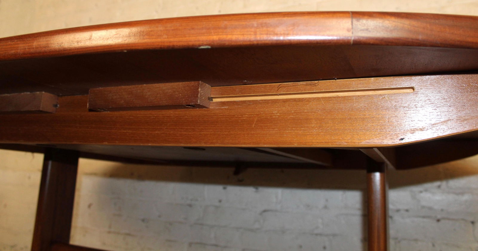 G-Plan "Whale Tail" Butterfly Leaf Dining Table - 12