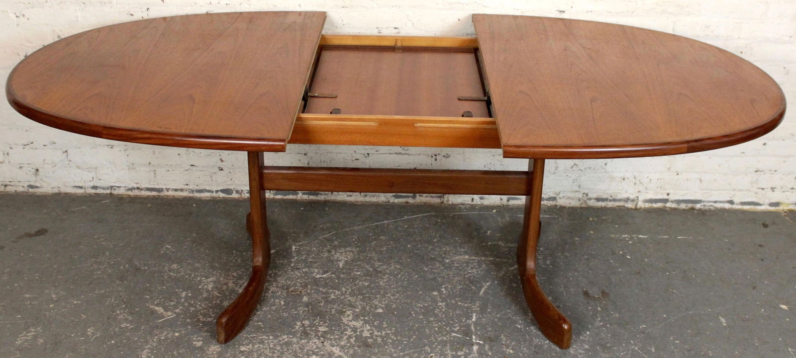 G-Plan "Whale Tail" Butterfly Leaf Dining Table - 3