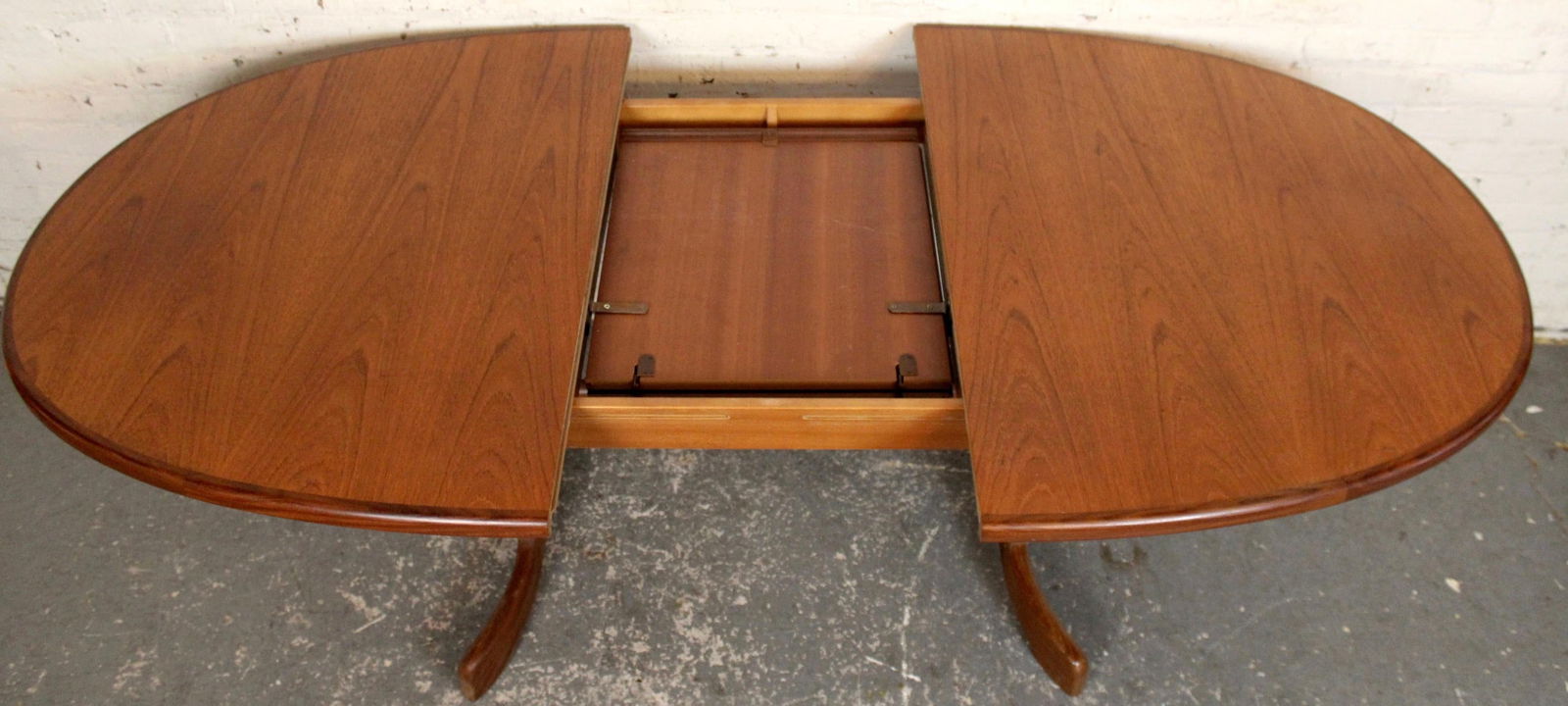 G-Plan "Whale Tail" Butterfly Leaf Dining Table - 7