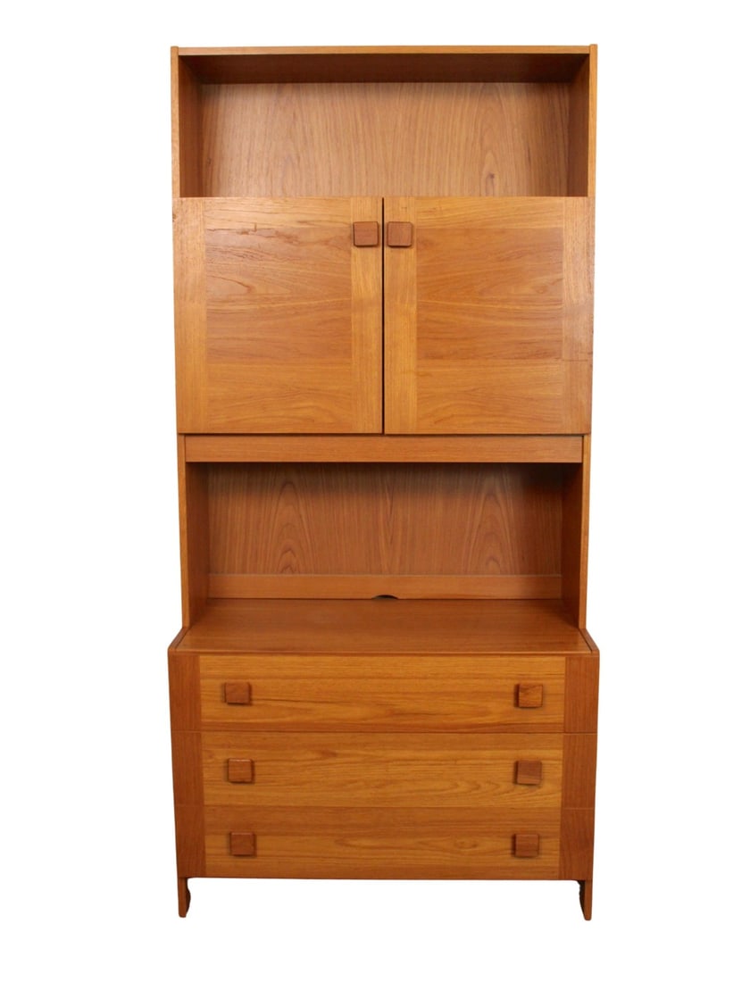 Danish Dresser w/ Cabinet Topper (1 of 12)