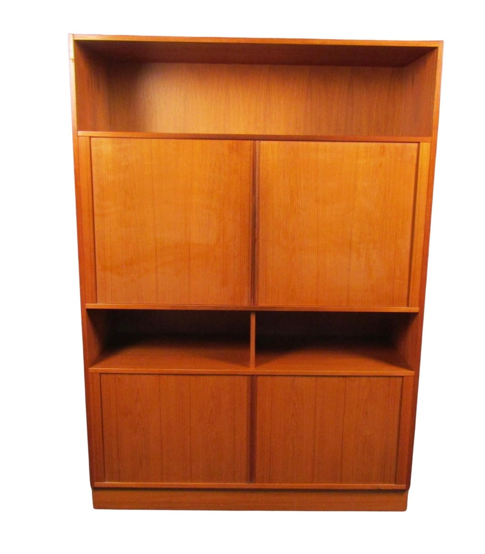 Mid-Century Modern Teak Cabinet (1 of 18)