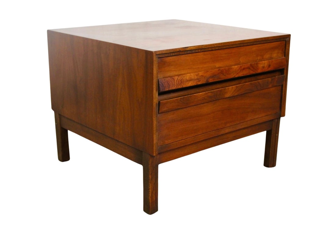 Vintage American of Martinsville Walnut End Table (1 of 14)