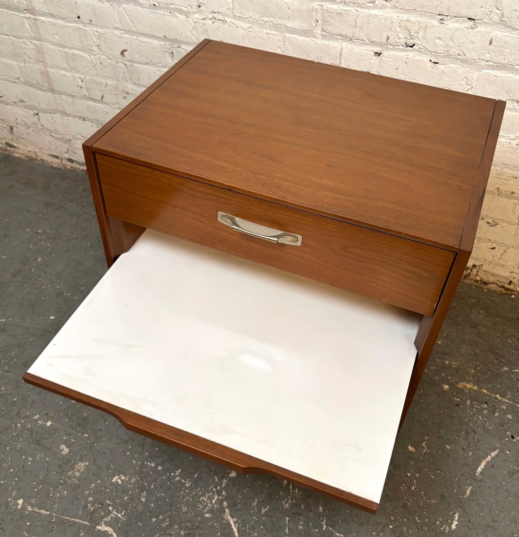 Single Mid-Century End Table w/ Pullout Tray - 4