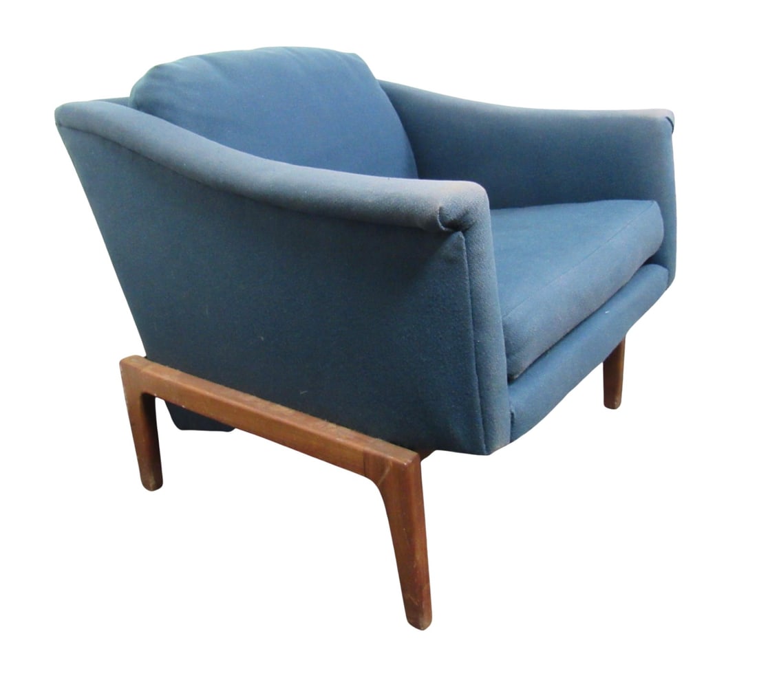 Mid-Century Thayer Coggin Club Chair: Low cube chair with blue fabric and wood frame. Well constructed Mid-Century Modern side chair for home or office, designed by Milo Baughman for Thayer Coggin. // PICKUP LOCATION: BROOKLYN, NY 