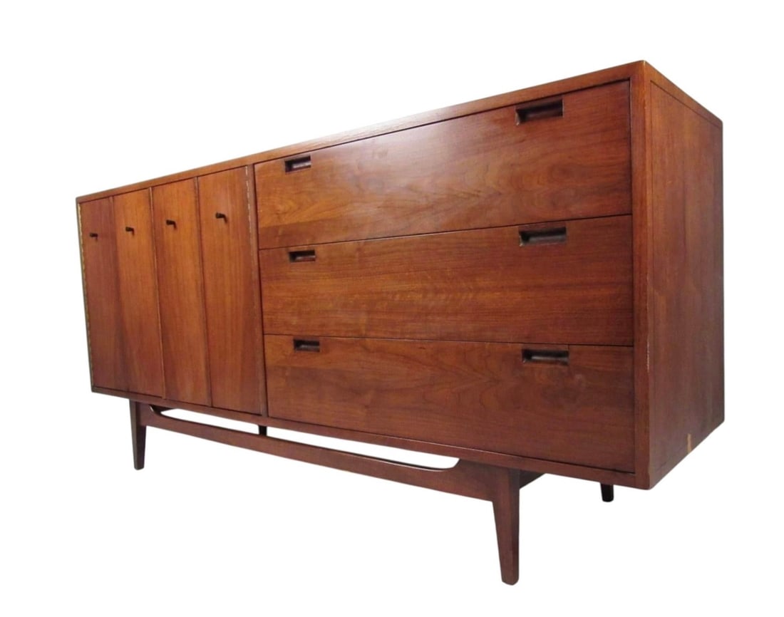 Mid-Century American of Martinsville Long Walnut Dresser: This American of Martinsville dresser has six hefty drawers, giving you an incredible amount of storage space. Sleek design with black conical cabinet pulls, recessed drawer pulls, and elegant walnut
