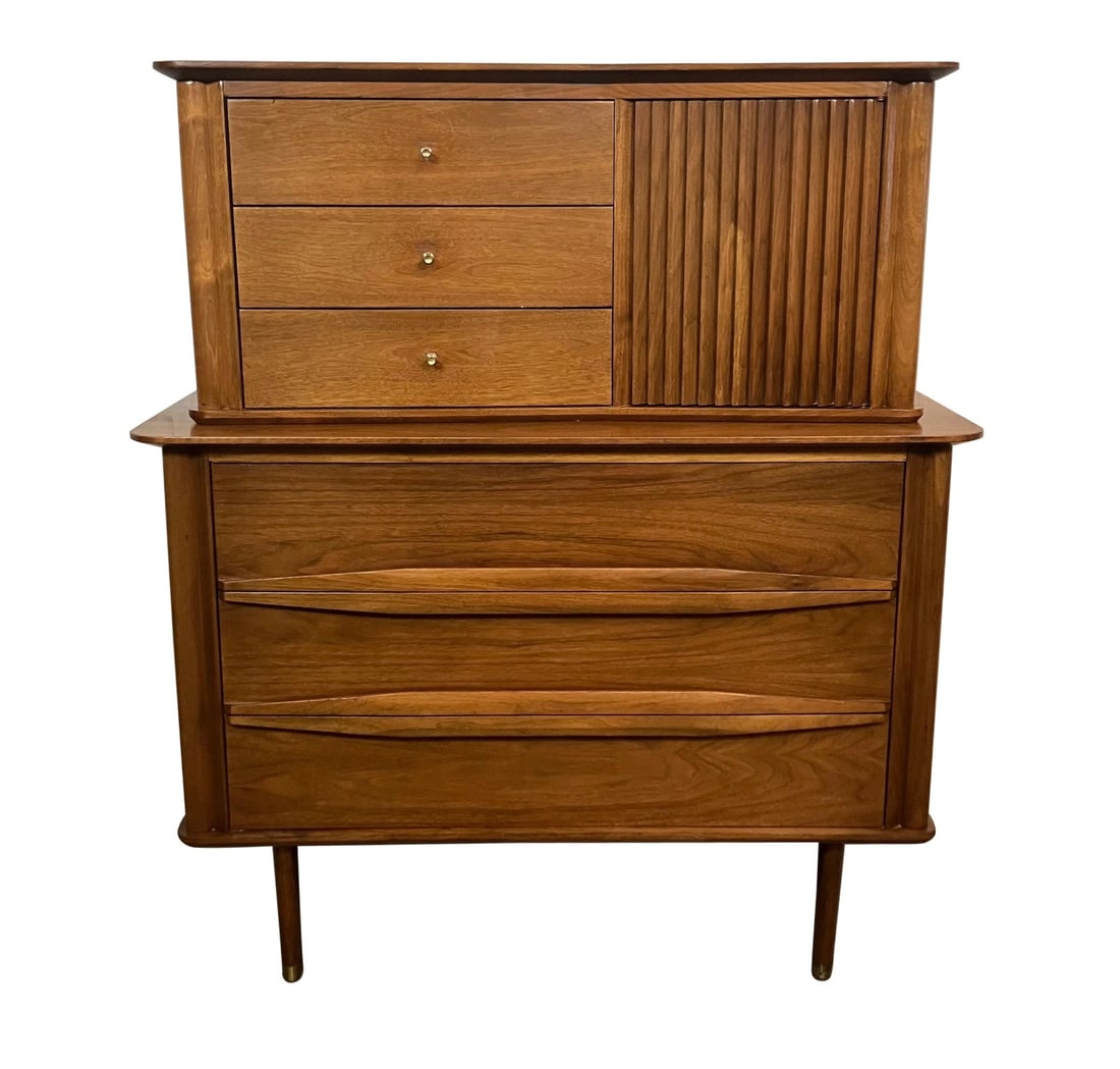 Mid-Century Vintage Walnut Gentleman's Chest by United Furniture: Add some funky '50s flair into any space with this mid-century vintage boomerang gentleman's chest from the master craftsmen of Lexington, North Carolina's United Furniture Corporation! This robust ca