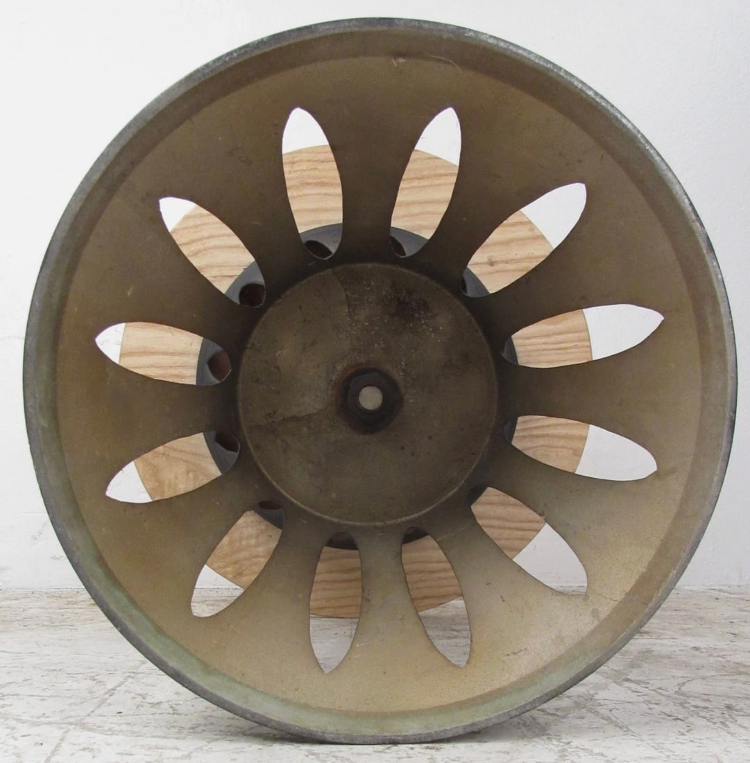 Mid-Century Modern Round Side Table - 7