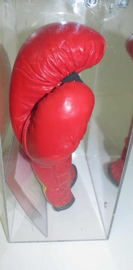Silvester Stallone Signed Glove with Certificate: Est Shipping to USA $25.00