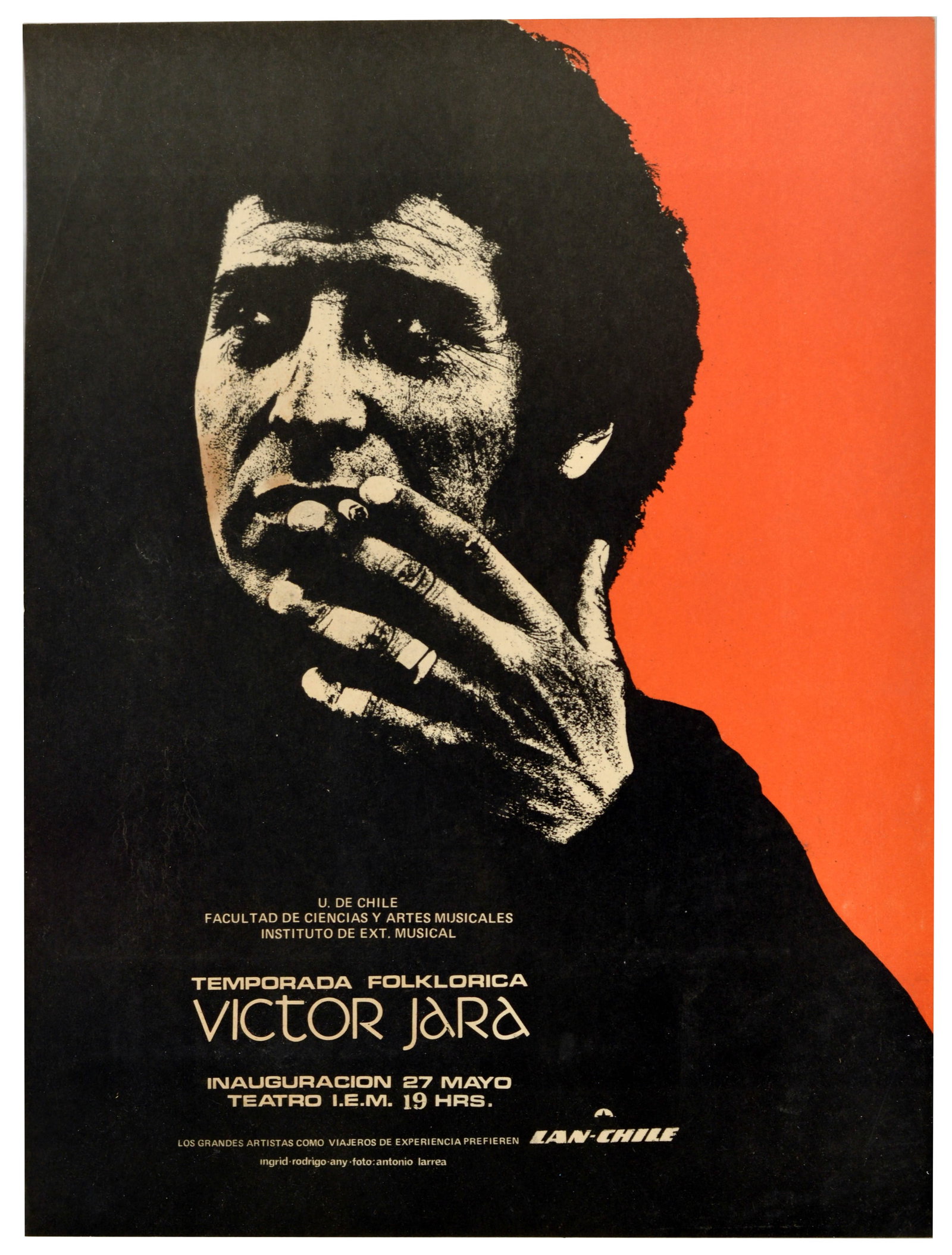 Propaganda Poster Victor Jara Chile Folk Music Singer: Original vintage performance poster from 1971 for the legendary Chilean folksinger Victor Jara, promoting his Temporada Folklorica / Folk Season at the Universidad de Chile, featuring a portrait of Vi