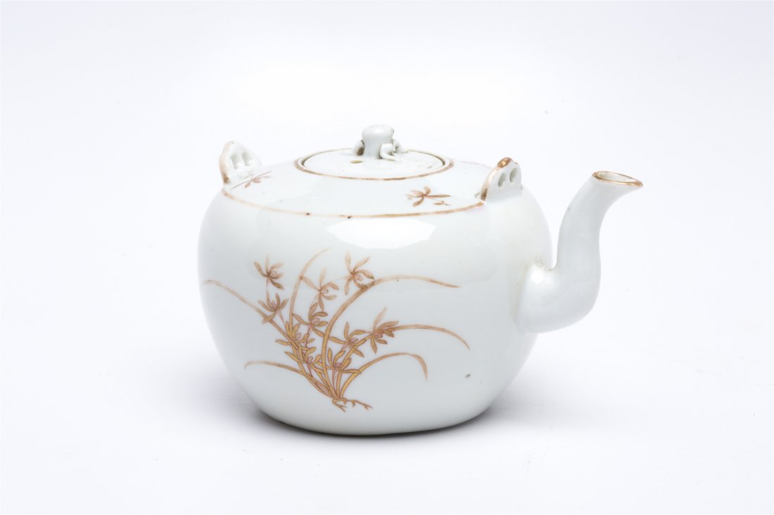 AN IRON RED AND GILT TEAPOT: An Iron Red and Gilt Teapot. ht. 4 1/4 in.