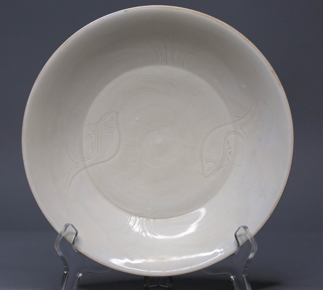 A DING-TYPE DISH (1 of 5)