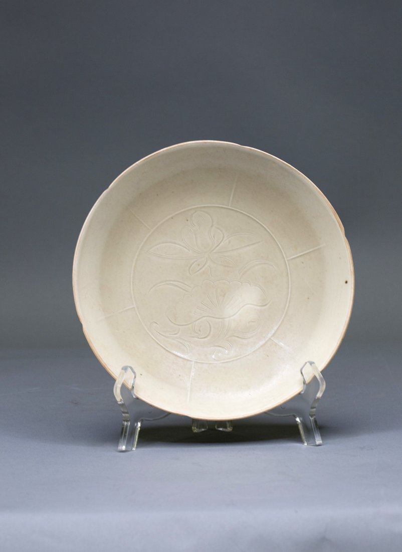 A DING-TYPE DISH (1 of 2)