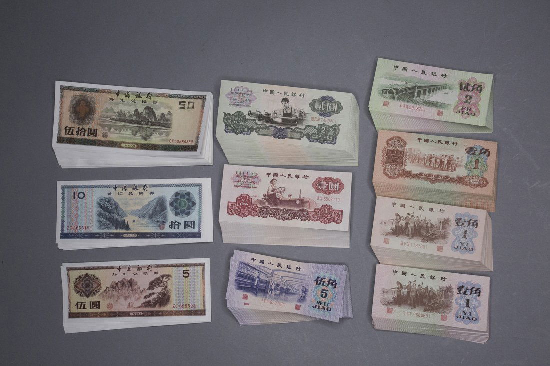 A LARGE COLLECTION OF CHINESE BANKNOTES (1 of 9)
