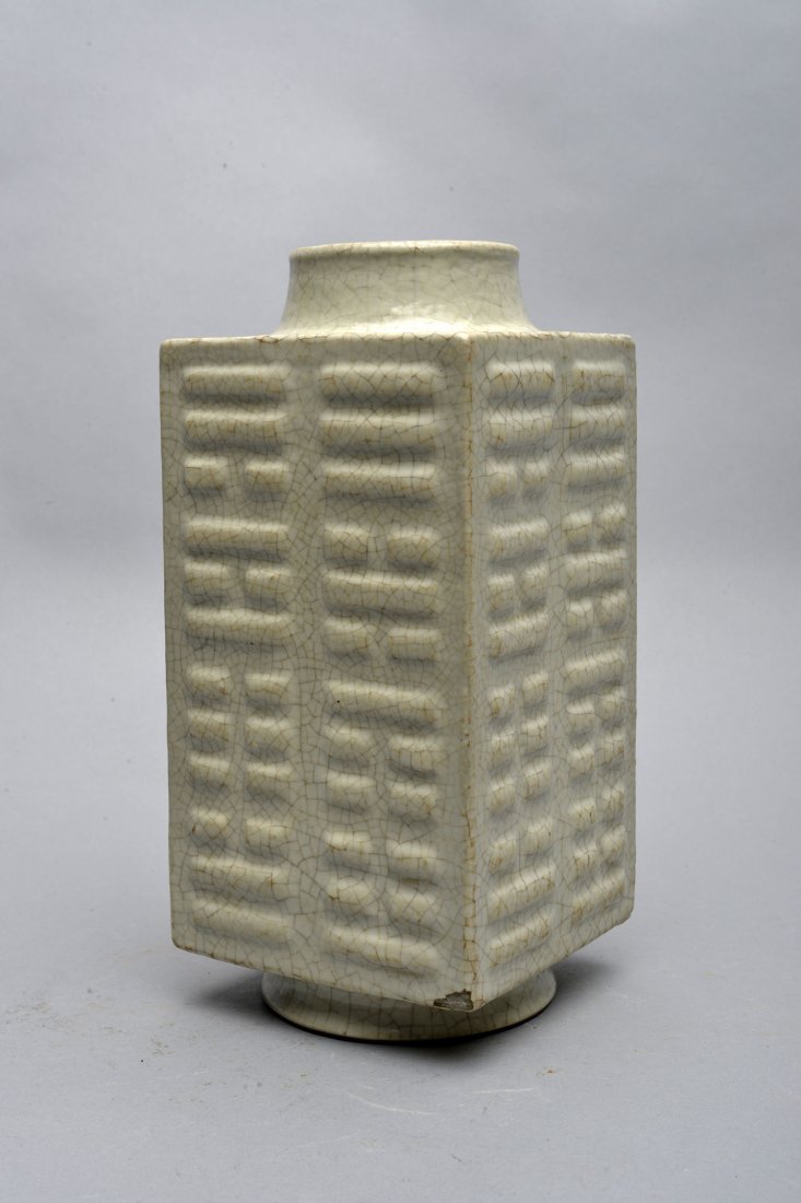 A GE-TYPE GLAZED CONG-SHAPED VASE (1 of 5)