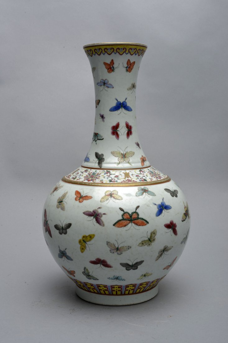 A FAMILLE-ROSE BUTTERFLY VASE (1 of 5)
