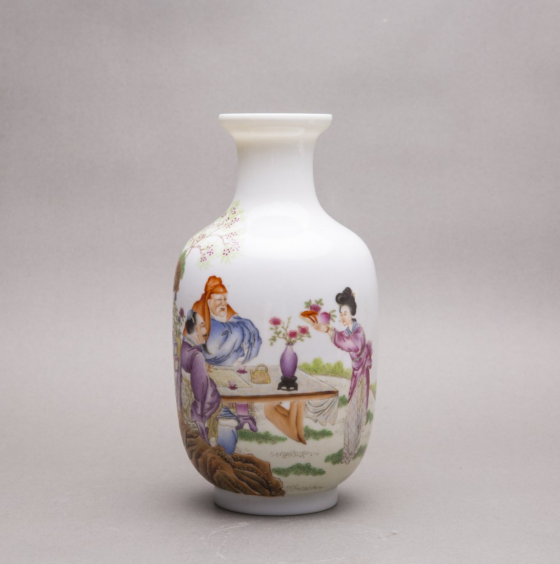 A WUCAI VASE (1 of 5)