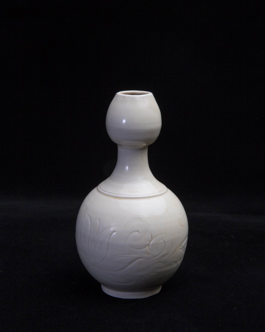 A DING-TYPE VASE (1 of 3)