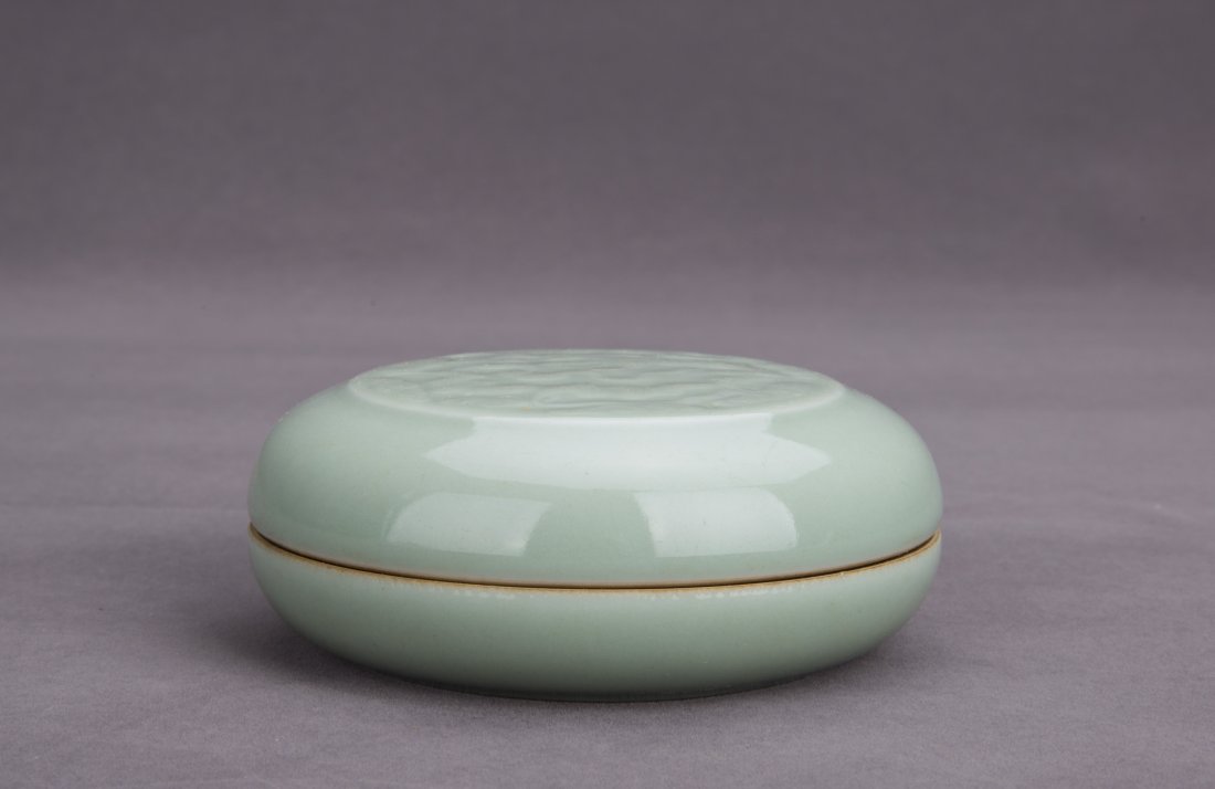 A CARVED CELADON-GLAZED BOX AND COVER (1 of 4)