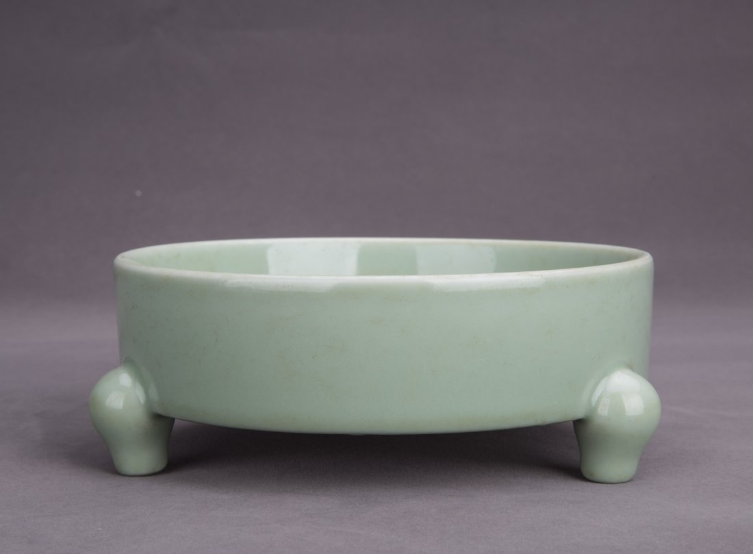 A CELADON GLAZED BRUSH WASHER (1 of 5)