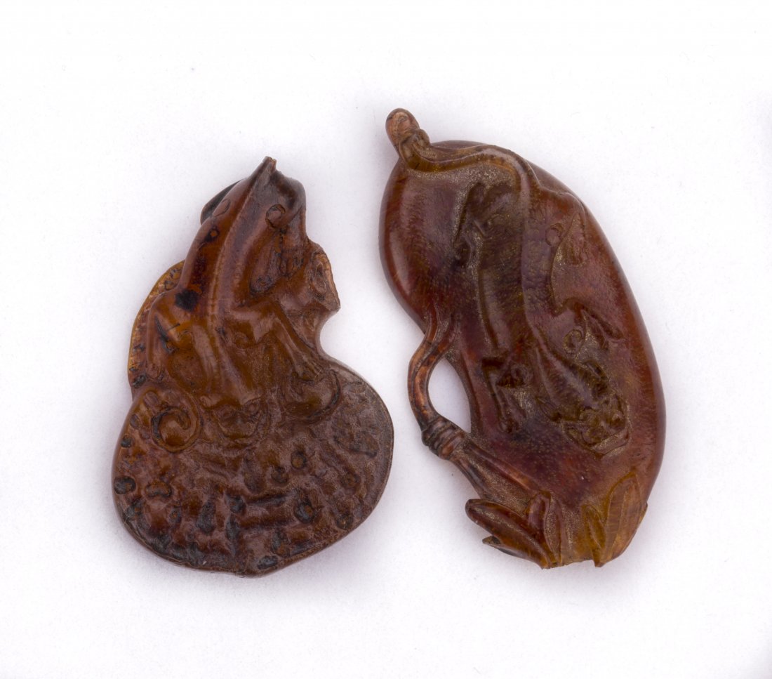 TWO POSSIBLY OX HORN CARVINGS (1 of 4)