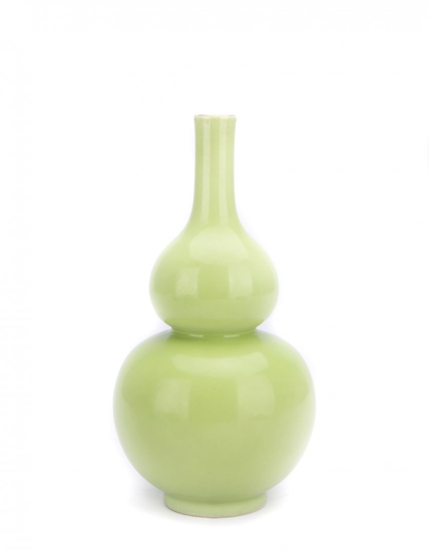 A GREEN GLAZED DOUBLE GOURD VASE (1 of 4)