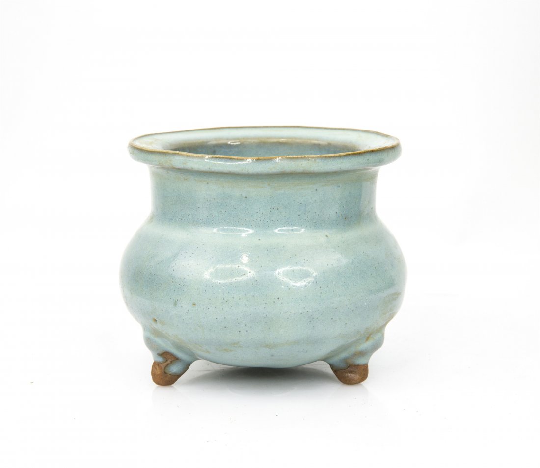 A JUN TRIPOD CENSER (1 of 4)