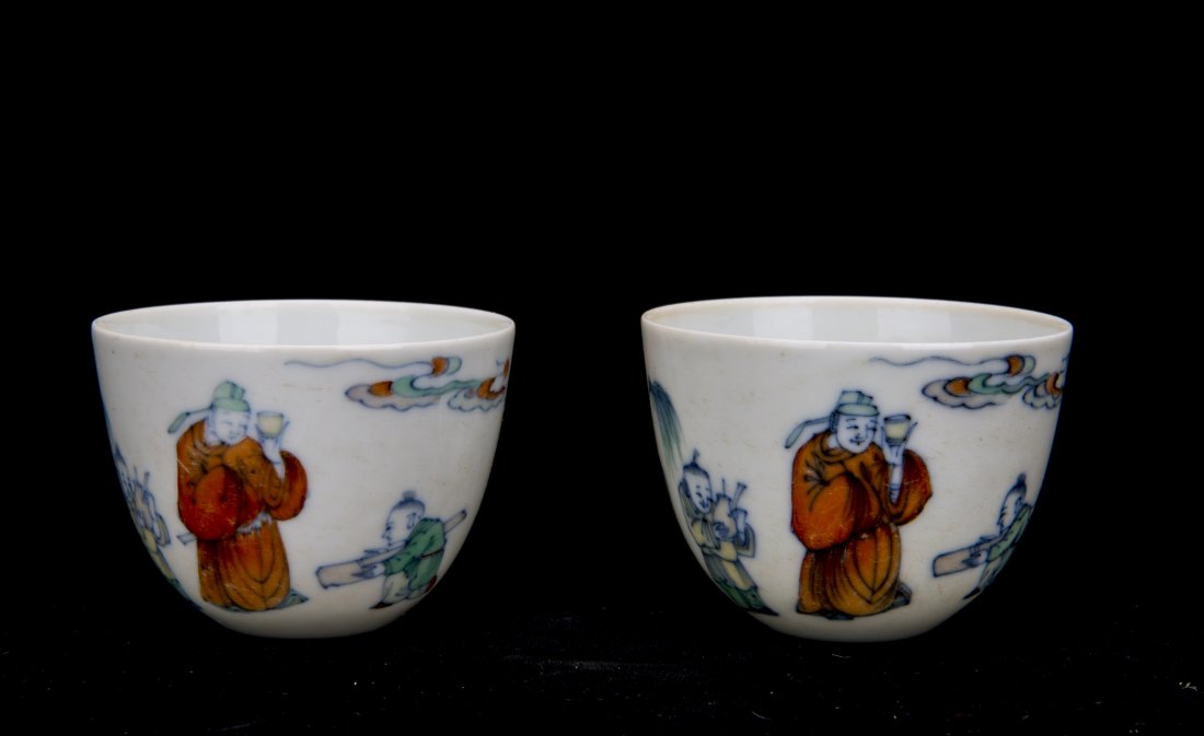 A PAIR OF CHINESE DOUCAI CUPS (1 of 4)