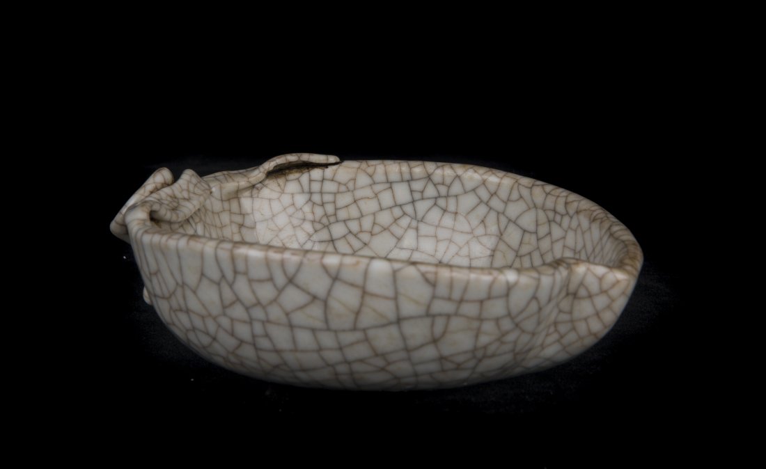 A CHINESE GE-TYPE GLAZED PEACH-FORM BRUSH WASHER (1 of 4)