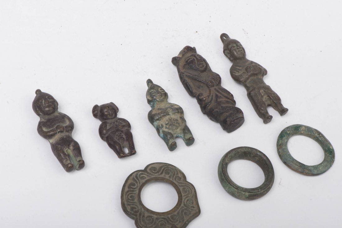 A CHINESE GROUP OF EIGHT SMALL BRONZE ITMES (1 of 9)