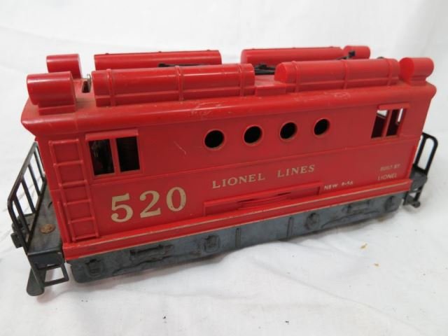 Lionel Lines Red Postwar #520 Boxcar Electric: Train Engine