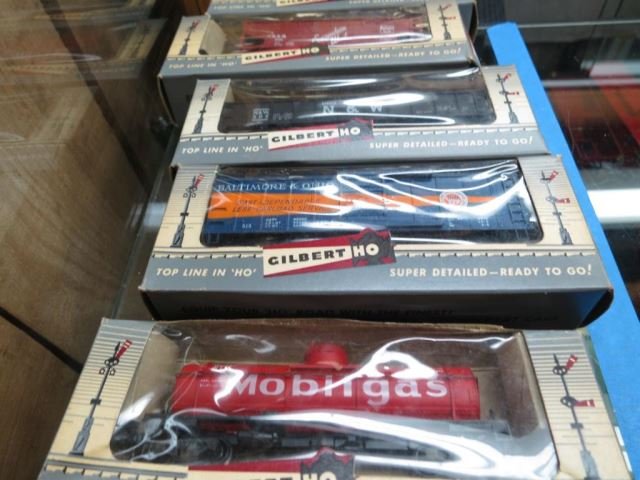 Five Gilbert HO Gauge Train Cars in Original: Boxes - 517 Mobilgas Tank Car, 500 Gulf Tank Car, 505 Gondola, 501 Everywhere West Hopper and 513 B&O Box Car.