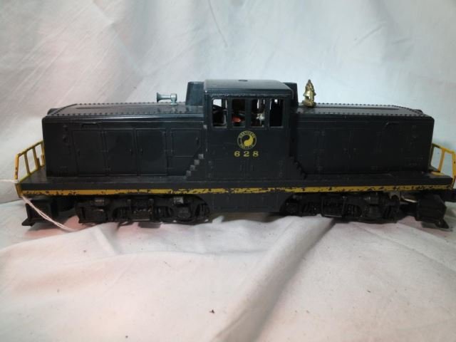 Lionel Northern Pacific No. 628 Diesel Switcher: (no further description, see pictures for details)