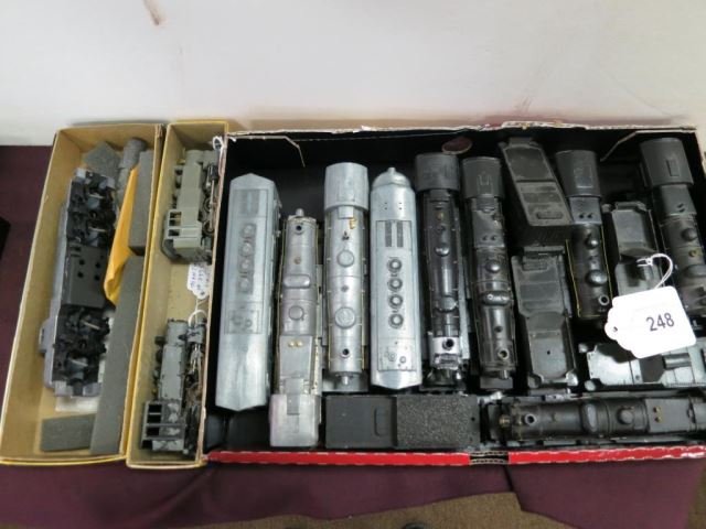 Group Lot of Vintage Die Cast Painted and: Unpainted HO Scale Mixed Lot of Engines and Tenders.