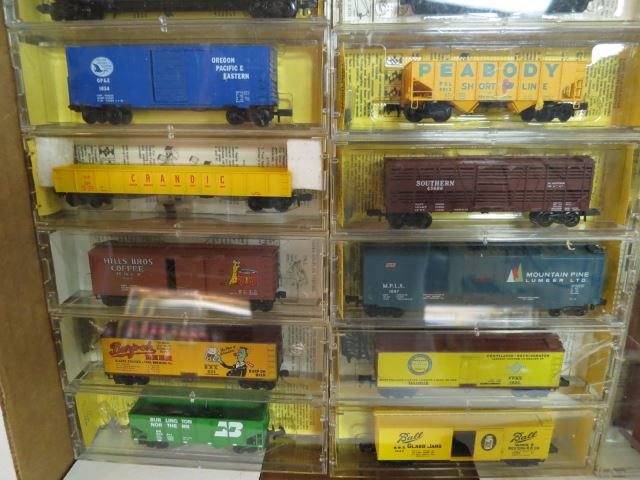 Group Lot of 23 Kadee N Scale Assorted Train Cars: in plastic cases
