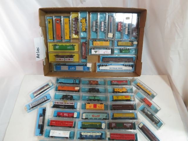Group Lot of 51 N Scale Atlas Assorted Train cars: in plastic cases