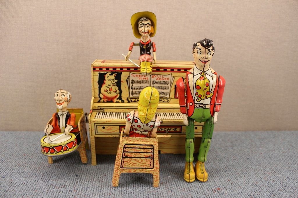 Unique Art Lil Abner & His Dogpatch Band Toy: Ca. 1946 tin lithographed. Wind up feature does work with the exception of the Mammy figure on the top that is loose. Please see photos of this classic toy.