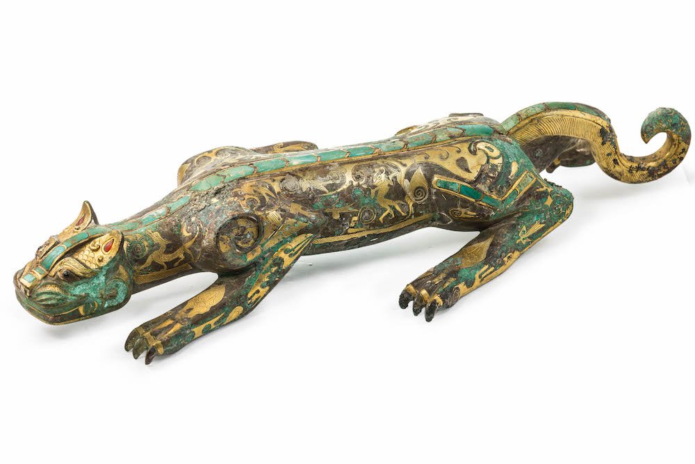 A CHINESE BRONZE GILT CAT STATUE (1 of 3)