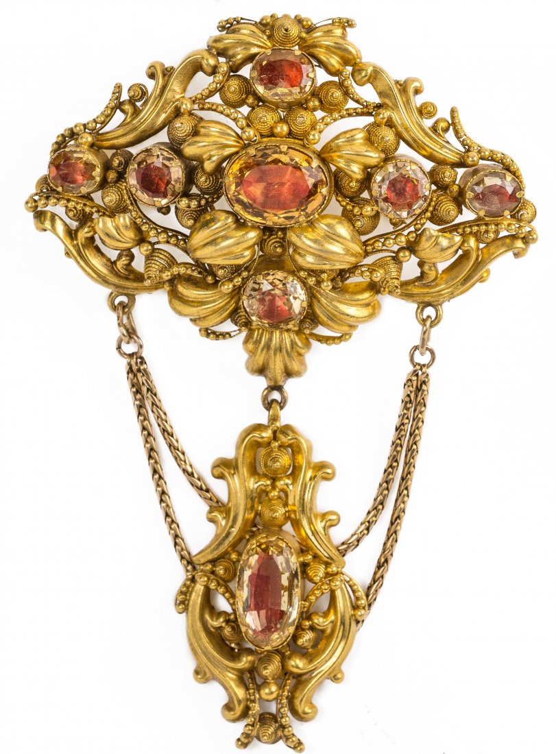 AN ANTIQUE GOLD AND ORANGE TOPAZ BROOCH (1 of 2)