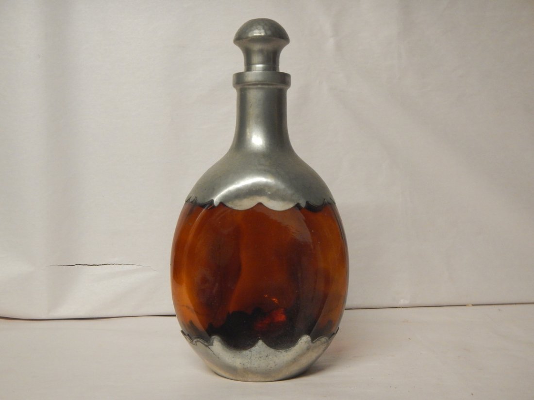 Royal Holland Pewter bottle (1 of 2)