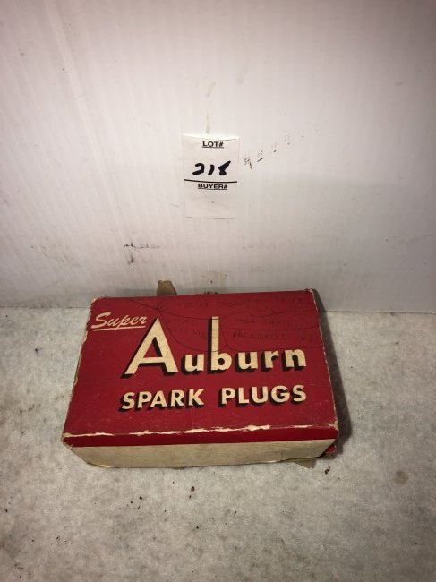 Spark plugs New old Stock NOS Vintage Box of 10 Auburn Super Spark Plugs 14RL (1 of 4)