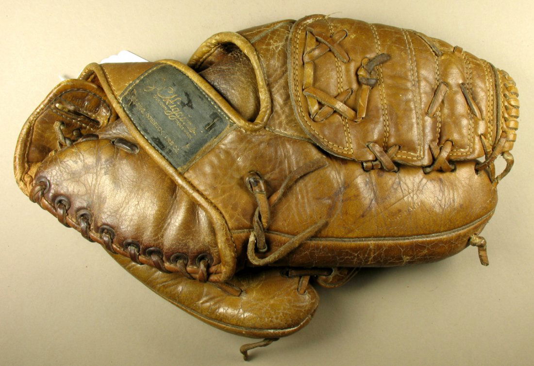 1960's JC Higgins Robert "Bob" Clemente Baseball Glove (1 of 3)