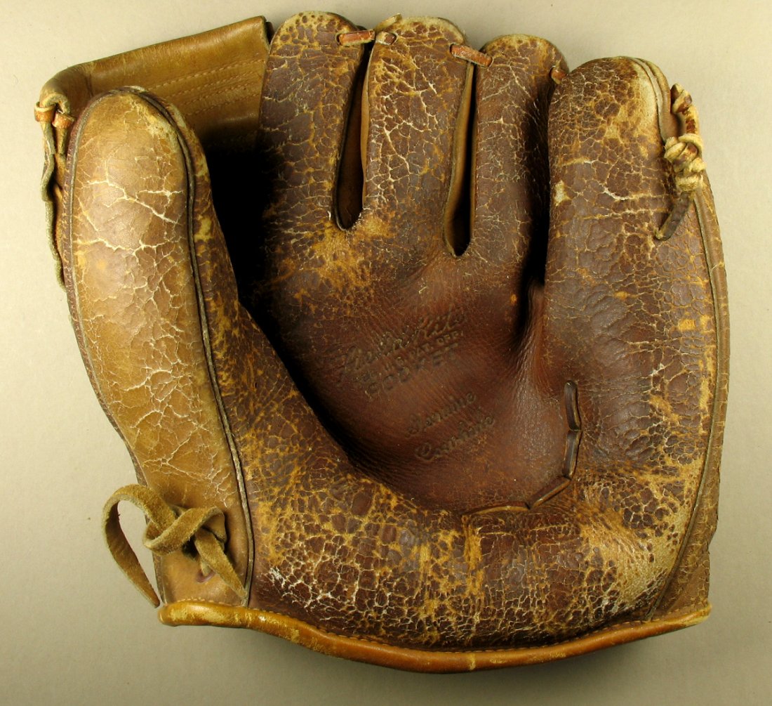 Nokona Vintage 1940-1950 Baseball Glove: 9 X 9 inches