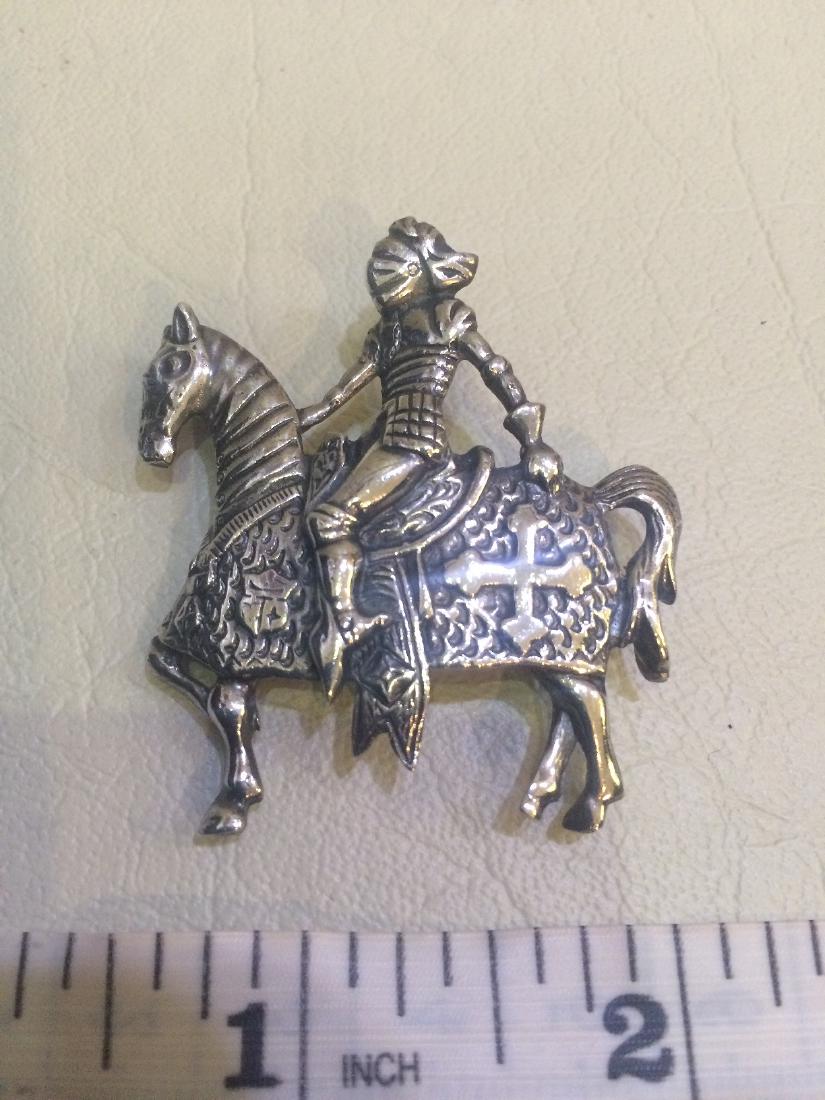 VTG STERLING SILVER KNIGHT IN ARMOR VIKING BROOCH PIN (1 of 2)