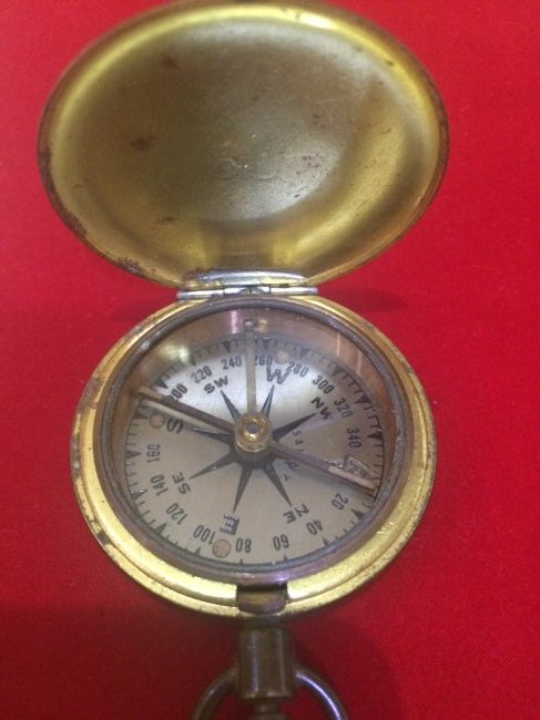 Vtg Pocket Compass. US on back: Vtg Pocket Compass. US on back