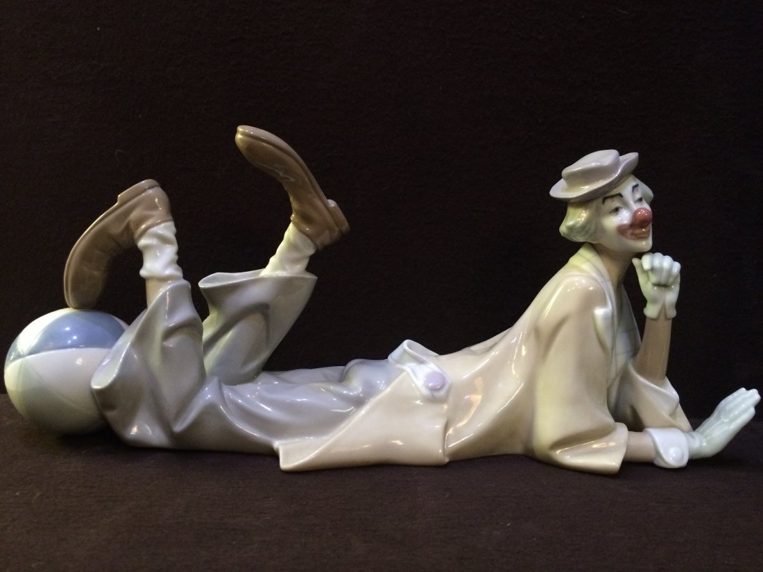 LLADRO PORCELAIN CLOWN W/ BEACH BALL (1 of 4)