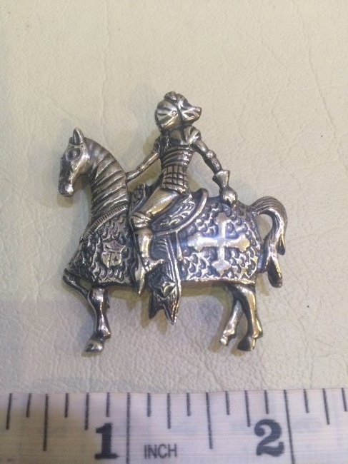 VTG STERLING SILVER KNIGHT IN ARMOR VIKING BROOCH PIN (1 of 2)