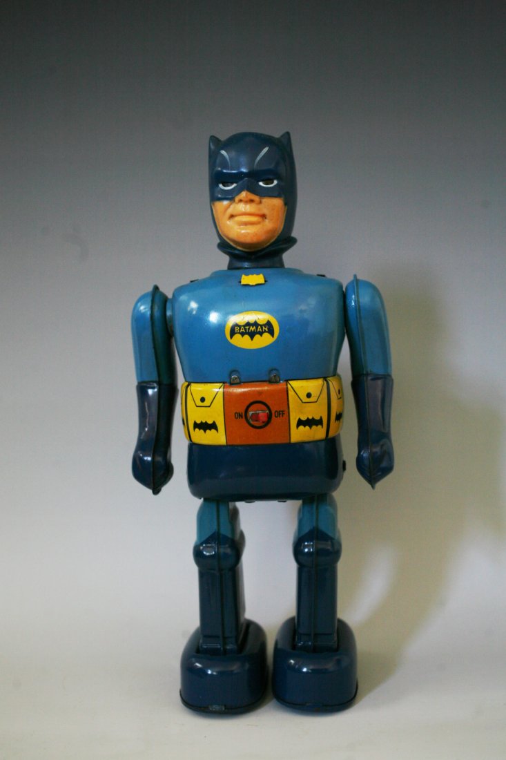 Tin Litho Battery-Operated Batman Robot: Battery Operated, Japan. \\\\\\\"Batman. Battery compartment is clean. Toy has not been tested. At one time all toys were in working order. missing cloth.