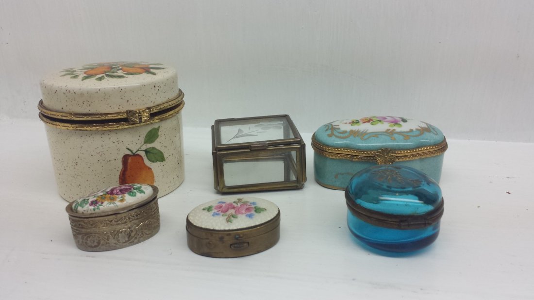 LOT OF 6 VINTAGE PILL BOXES: This lot contains 6 Vintage pill boxes. Please look at all photos closely. They come in different shapes and sizes. Small to large. Some square, some round. They range from glass to porcelain. TOTAL W